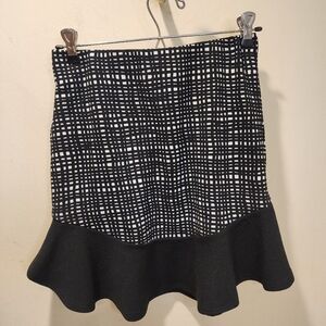 RED SAKS FITH AVE Black and white mini skirt size XS